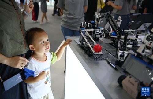 科技赋能教育 服贸会上教育咨询服务的新看点